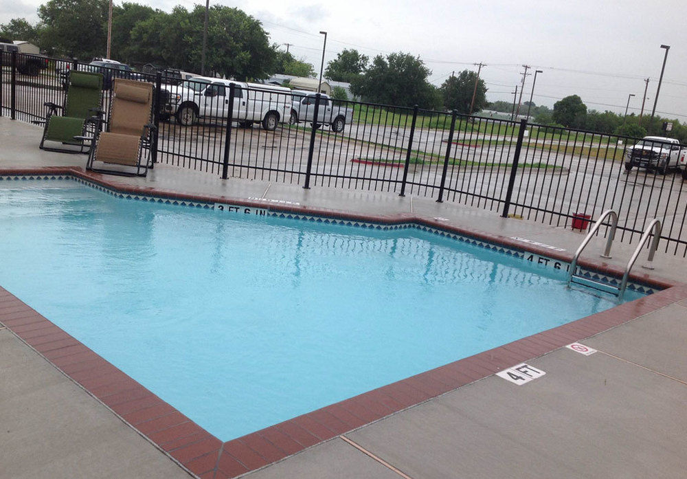 Yorktown Inn And Suites Exterior photo